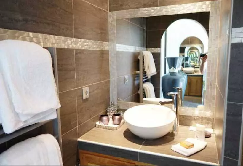 تختخواب و صبحانه Chez Virginie