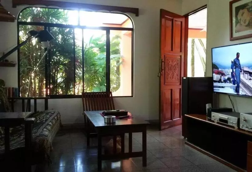 Aamiaismajoitus (B&B) Embassy House