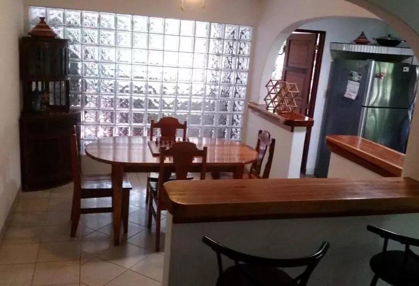 Aamiaismajoitus (B&B) Embassy House