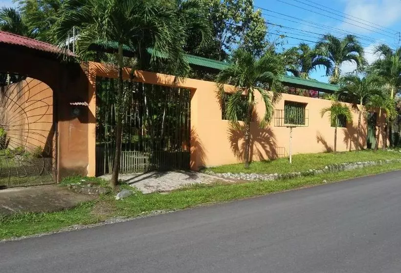 Aamiaismajoitus (B&B) Embassy House