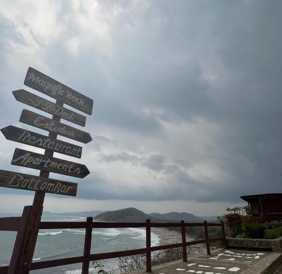 هتل Buena Onda Backpackers