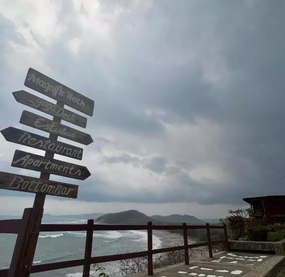 هتل Buena Onda Backpackers