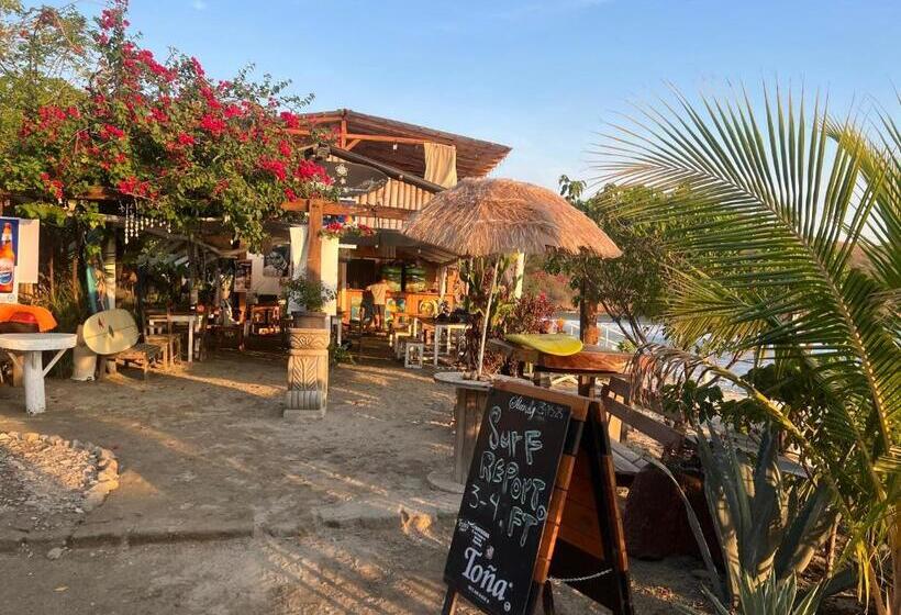 هتل Buena Onda Backpackers