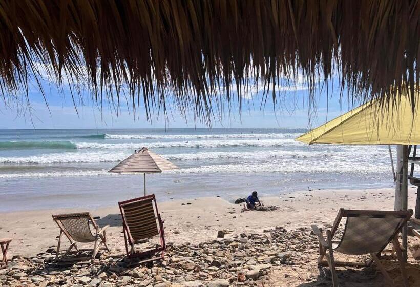 هتل Buena Onda Backpackers