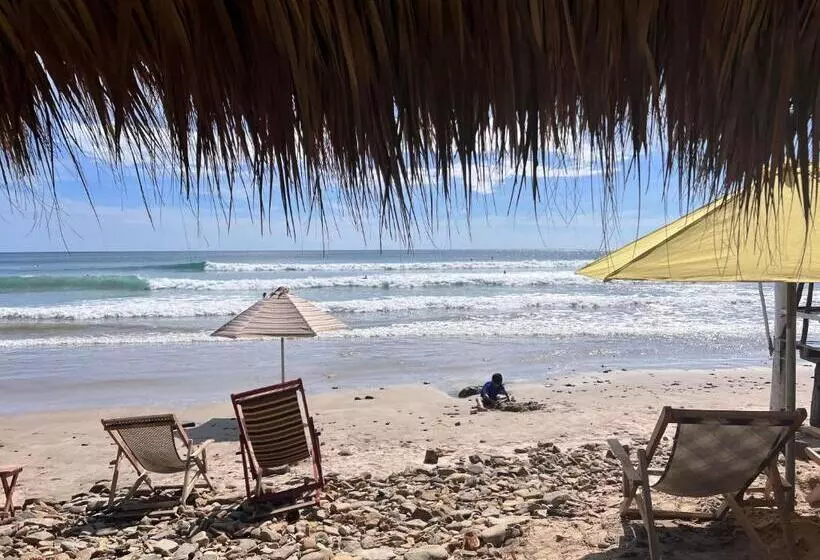 هتل Buena Onda Backpackers