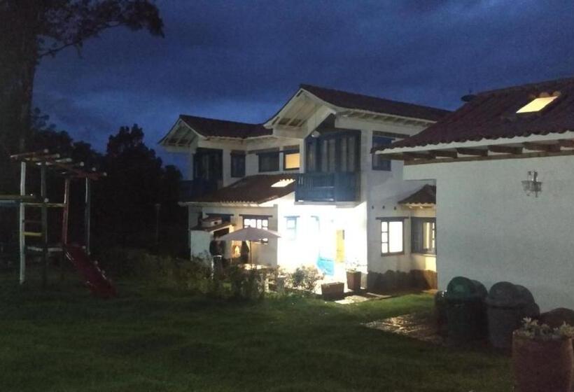 Отель & Cabañas Cashiluna