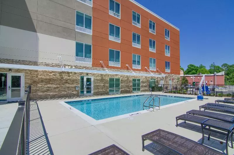 Hotelli Holiday Inn Express & Suites Mobile University Area, An Ihg