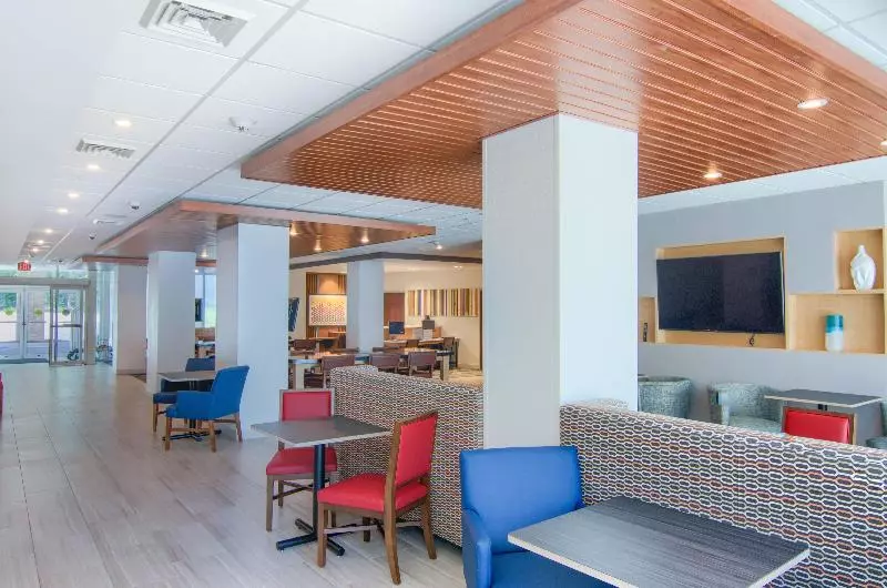 Hotelli Holiday Inn Express & Suites Mobile University Area, An Ihg