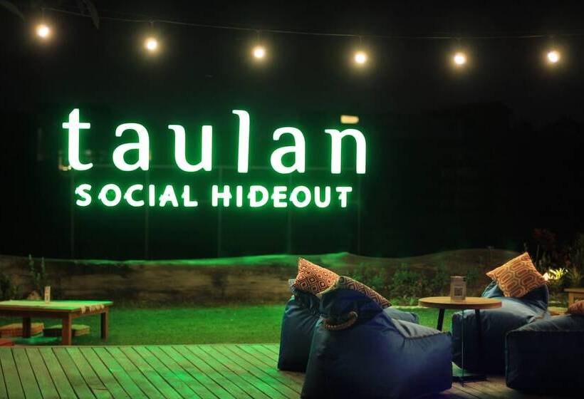 Отель Taulan Villa By Social Hideout