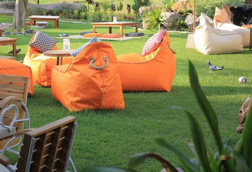 Отель Taulan Villa By Social Hideout