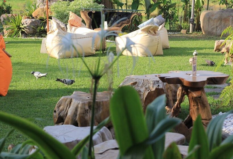 Отель Taulan Villa By Social Hideout