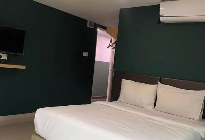 ホテル Room V @ Jalan Megat