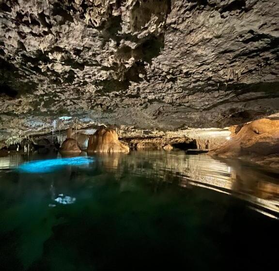 ペンション Aldea Tzunun