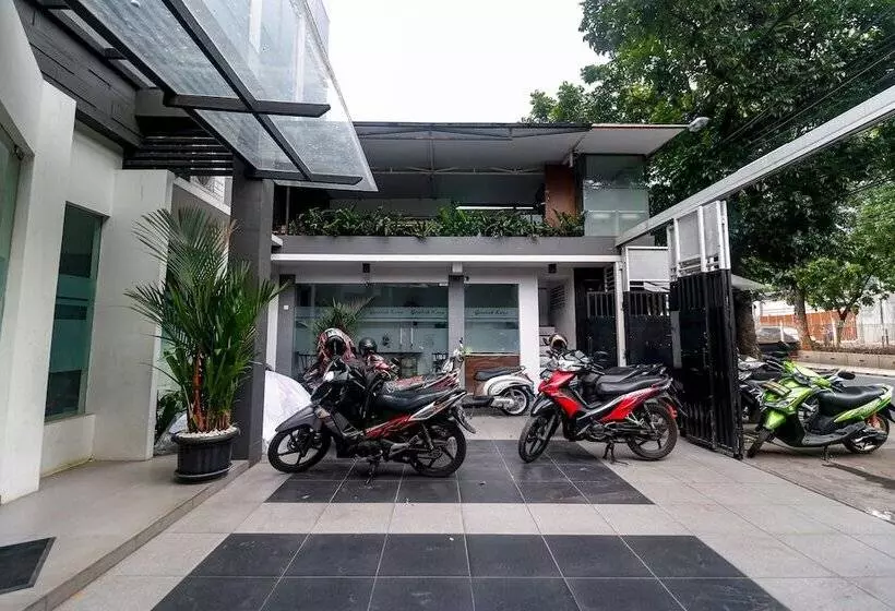 ペンション Reddoorz Near Kebon Jeruk Jakarta