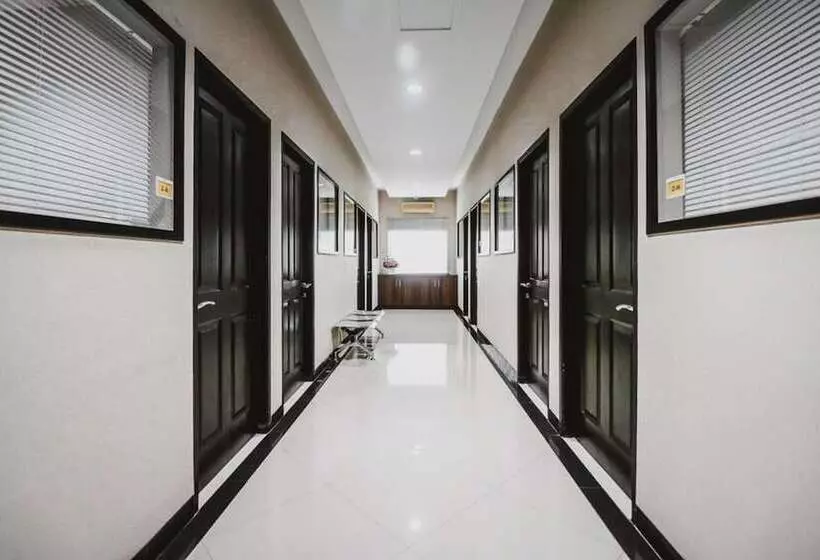 ペンション Reddoorz Near Kebon Jeruk Jakarta