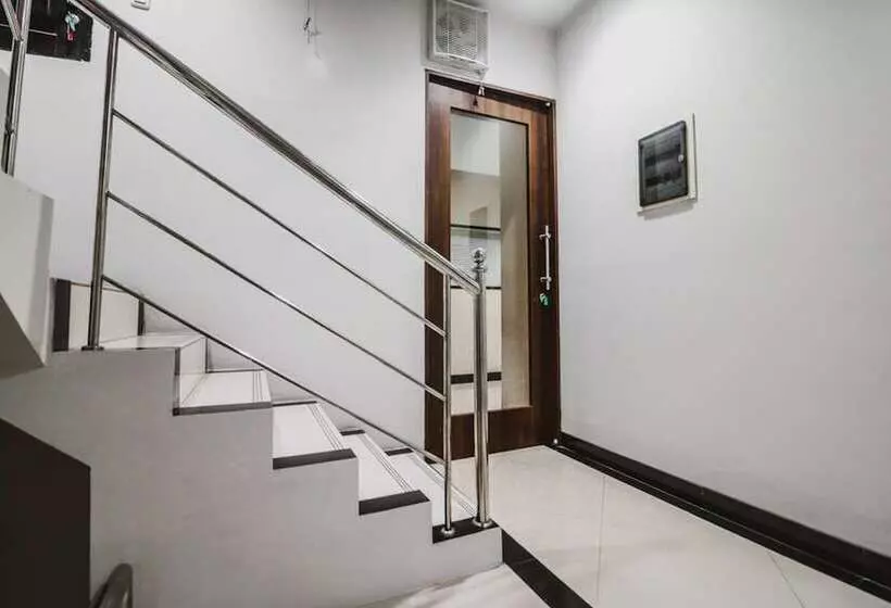 ペンション Reddoorz Near Kebon Jeruk Jakarta