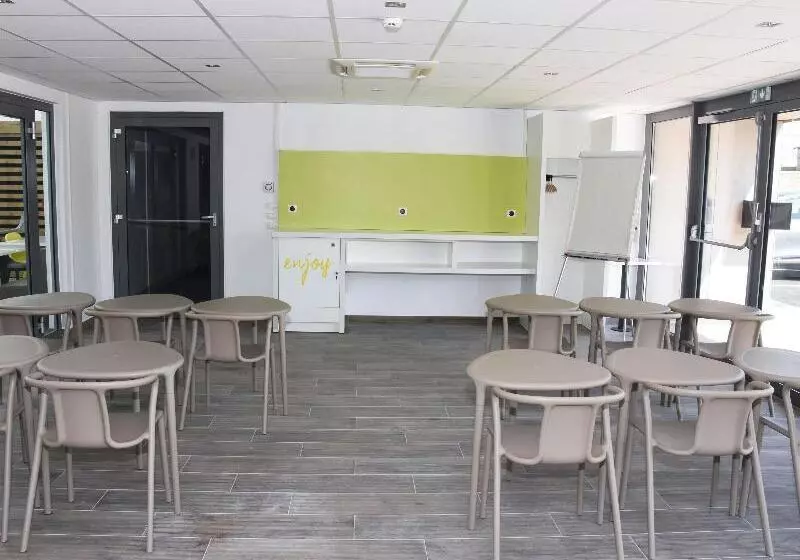 هتل Ibis Budget Langres