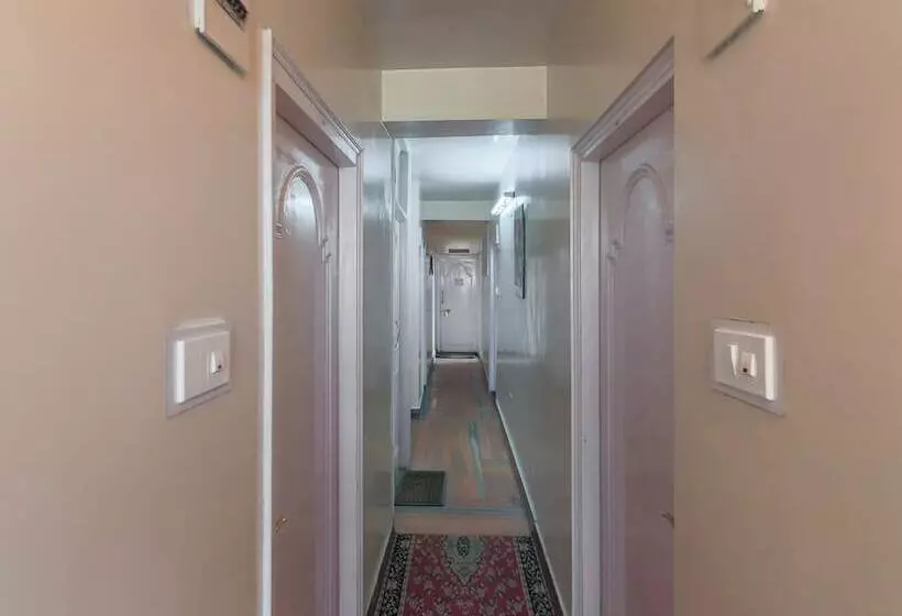 هتل Oyo 22748 Barowalia Resorts