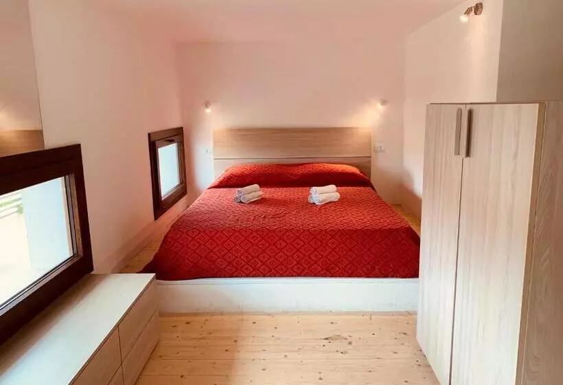Luxar Room