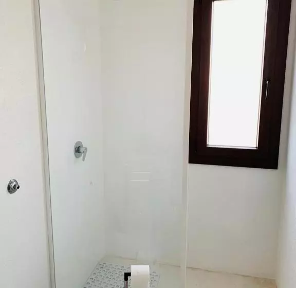 Luxar Room