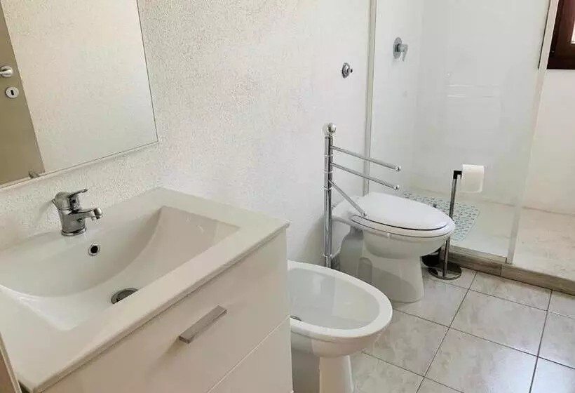 Luxar Room