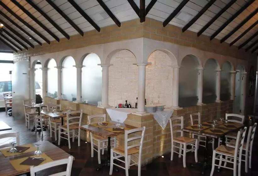 Luxar Room