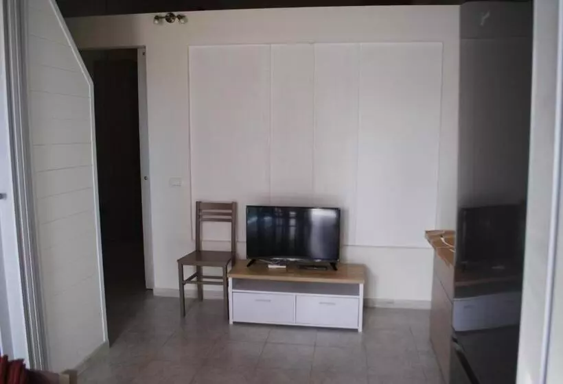 Luxar Room