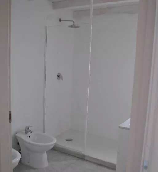 Luxar Room