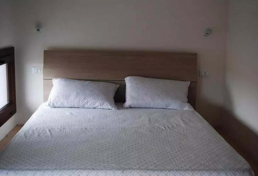 Luxar Room