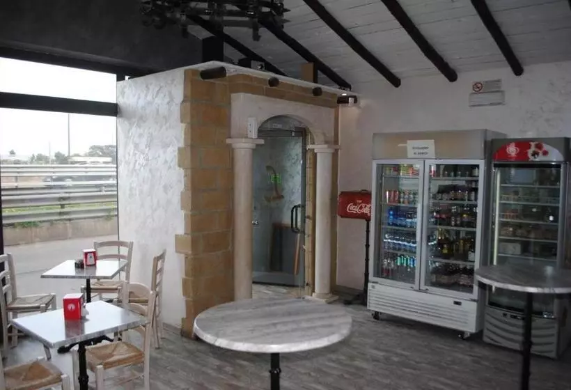 Luxar Room