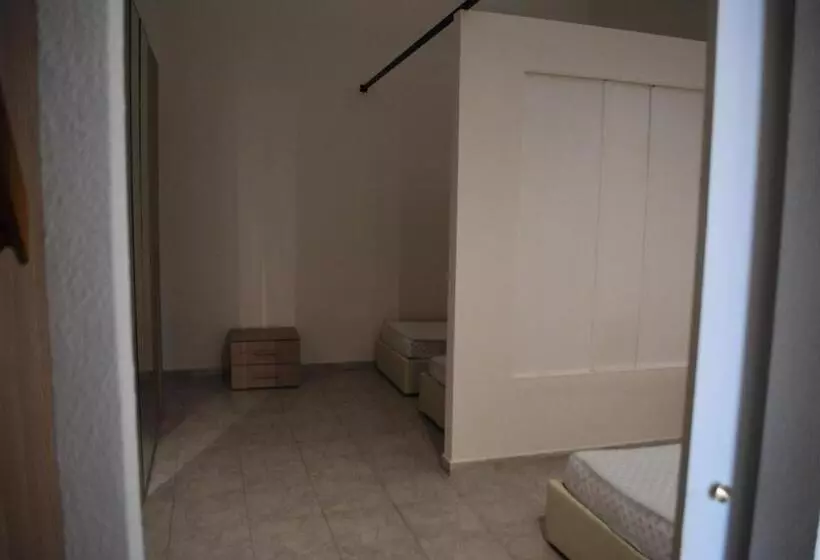 Luxar Room
