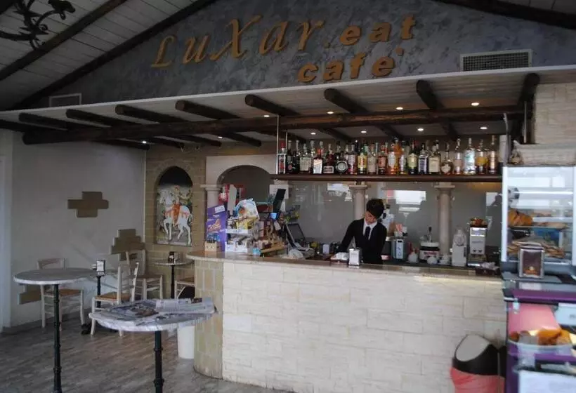Luxar Room
