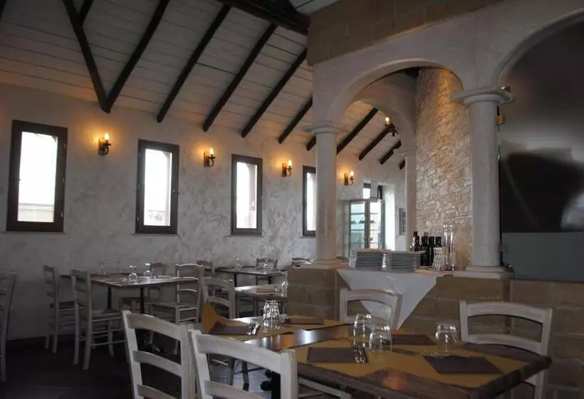 Luxar Room