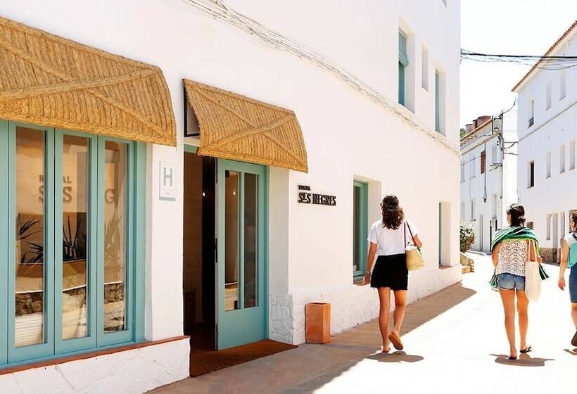 Отель Hostal Ses Negres