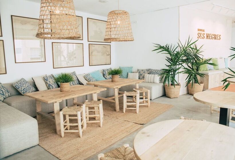 Отель Hostal Ses Negres