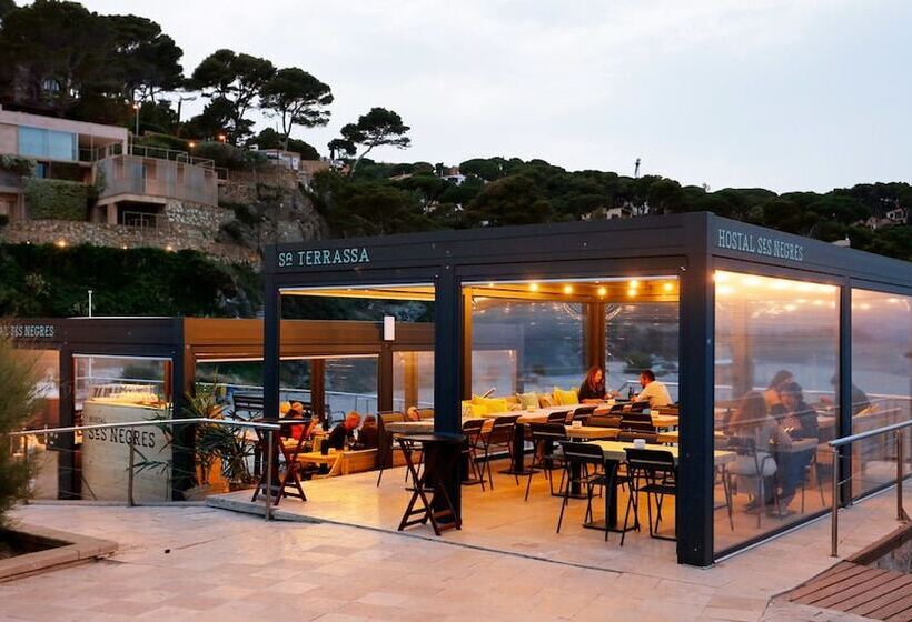 Отель Hostal Ses Negres