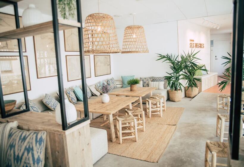 Отель Hostal Ses Negres