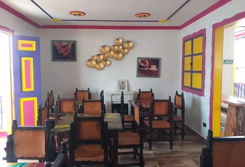 هتل La Tia Emiss