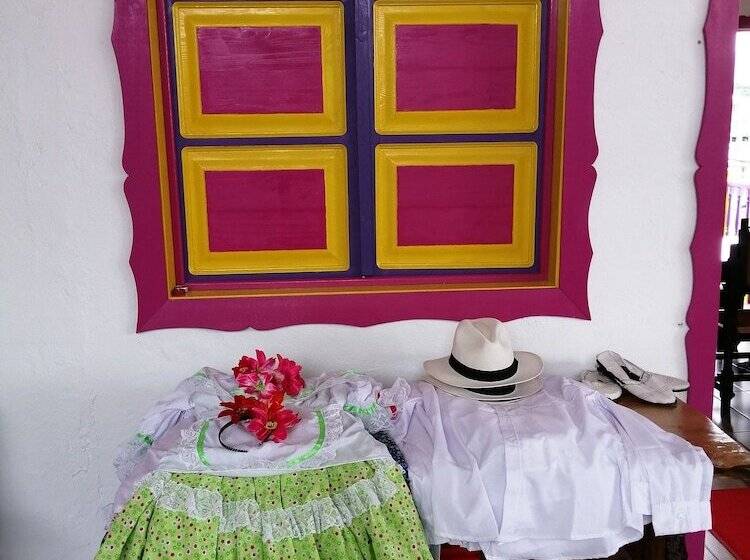 בית מלון כפרי La Tia Emiss