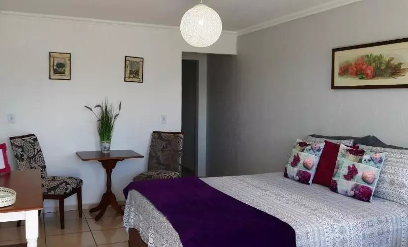 هتل Pousada Cris Garden Bed&breakfast