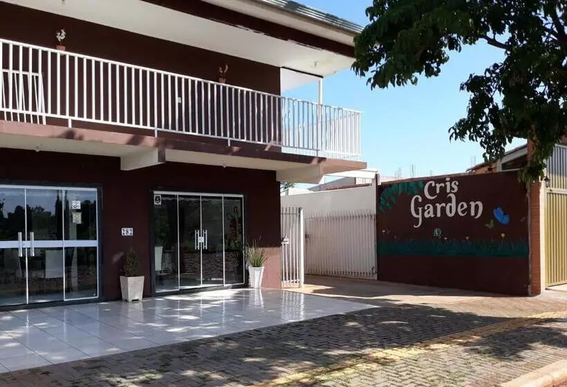 هتل Pousada Cris Garden Bed&breakfast