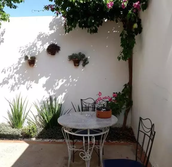 هتل Pousada Cris Garden Bed&breakfast