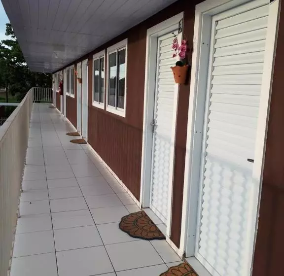 هتل Pousada Cris Garden Bed&breakfast