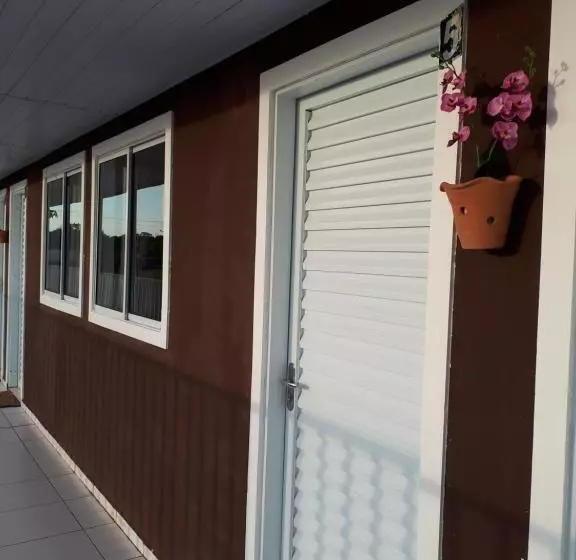 هتل Pousada Cris Garden Bed&breakfast