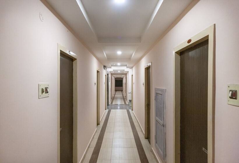 Oyo 16749 Hotel Paris