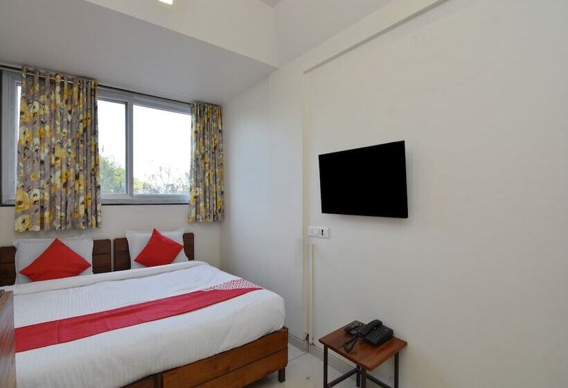 Oyo 22827 Hotel Prafulla
