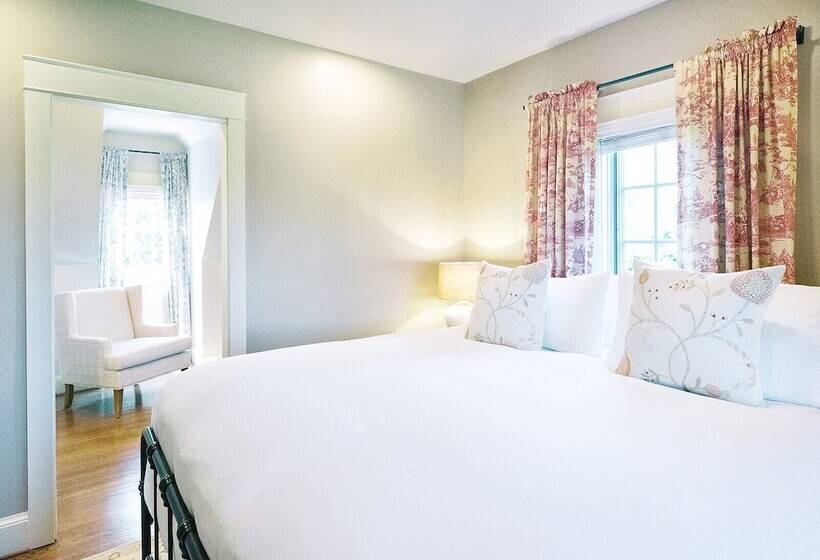 ユースホステル The Red Fox Inn & Tavern