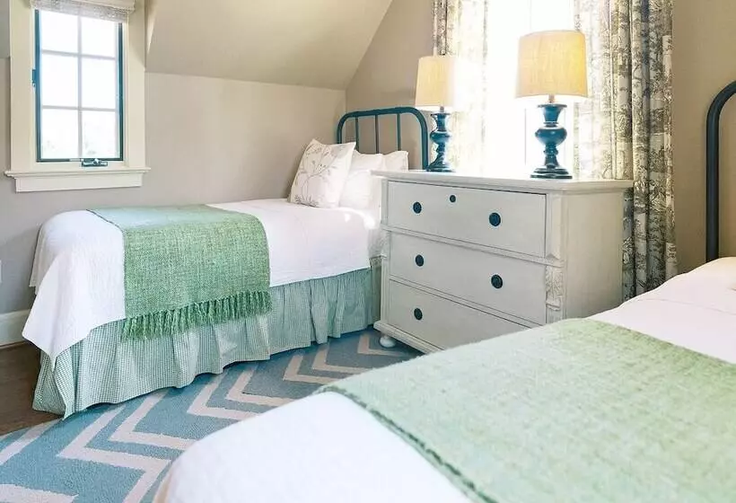 Retkeilymaja The Red Fox Inn & Tavern