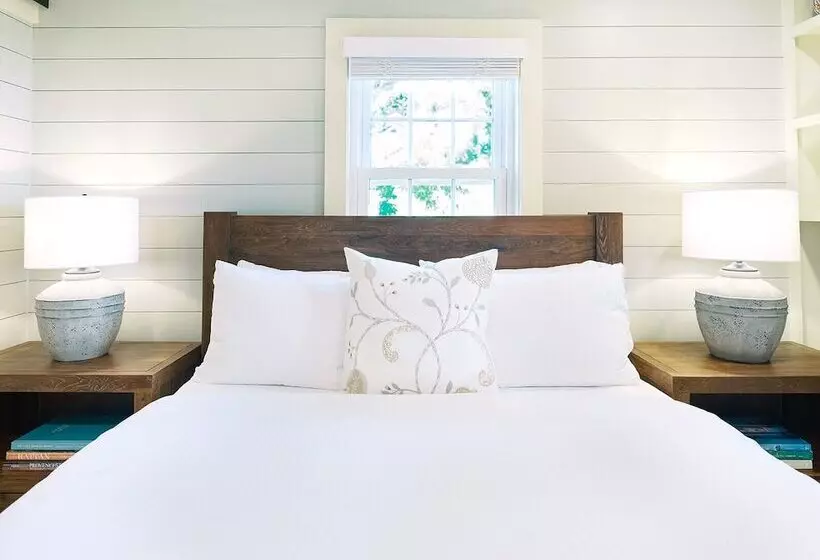 Retkeilymaja The Red Fox Inn & Tavern