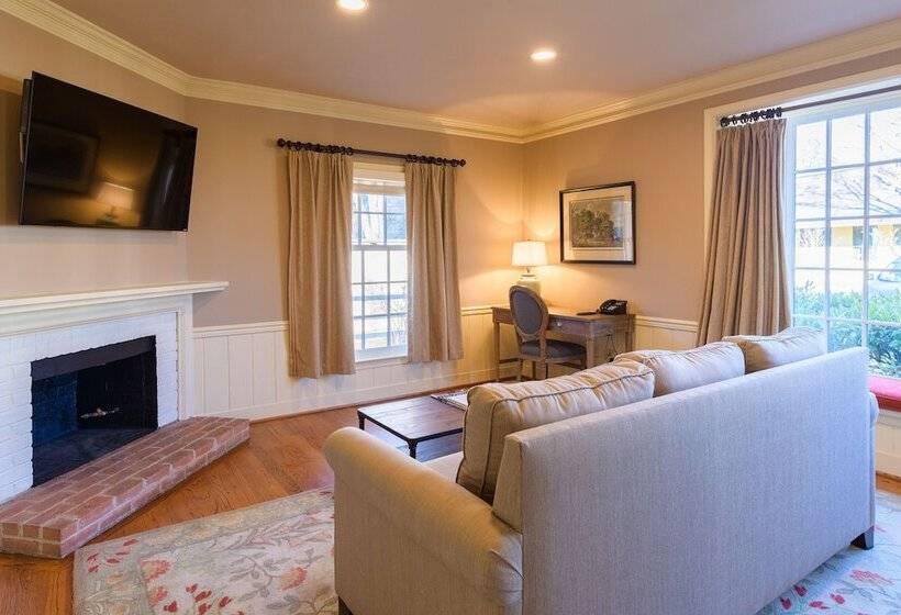 ユースホステル The Red Fox Inn & Tavern